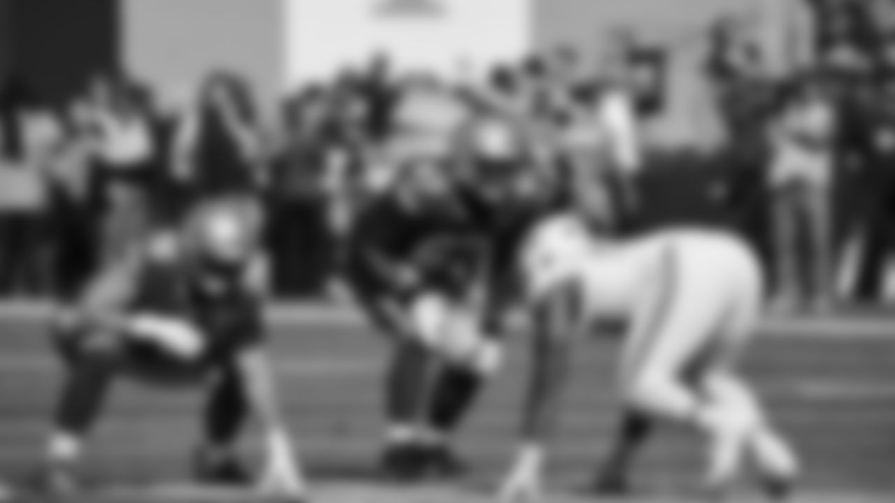 Seahawks tackle Charles Cross (67) vs. the Tampa Bay Buccaneers in Week 5.