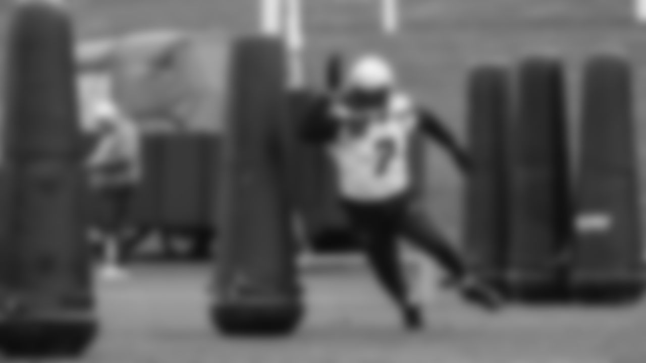 Seahawks linebacker Uchenna Nwosu (7) practiced on Thursday, November 27, 2025 at the Virginia Mason Athletic Center.