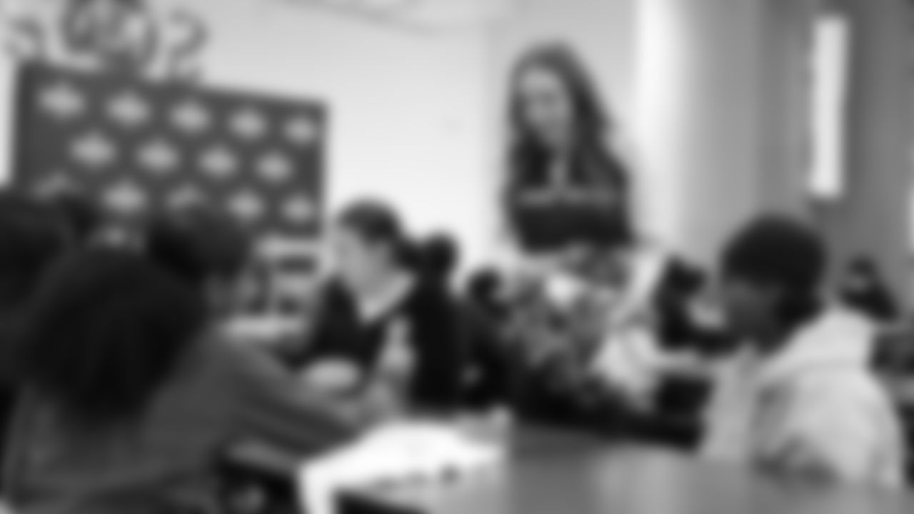 The Seahawks teamed up with EVERFI for a morning learning about mental health with students at Showalter Middle School on October 30, 2025.