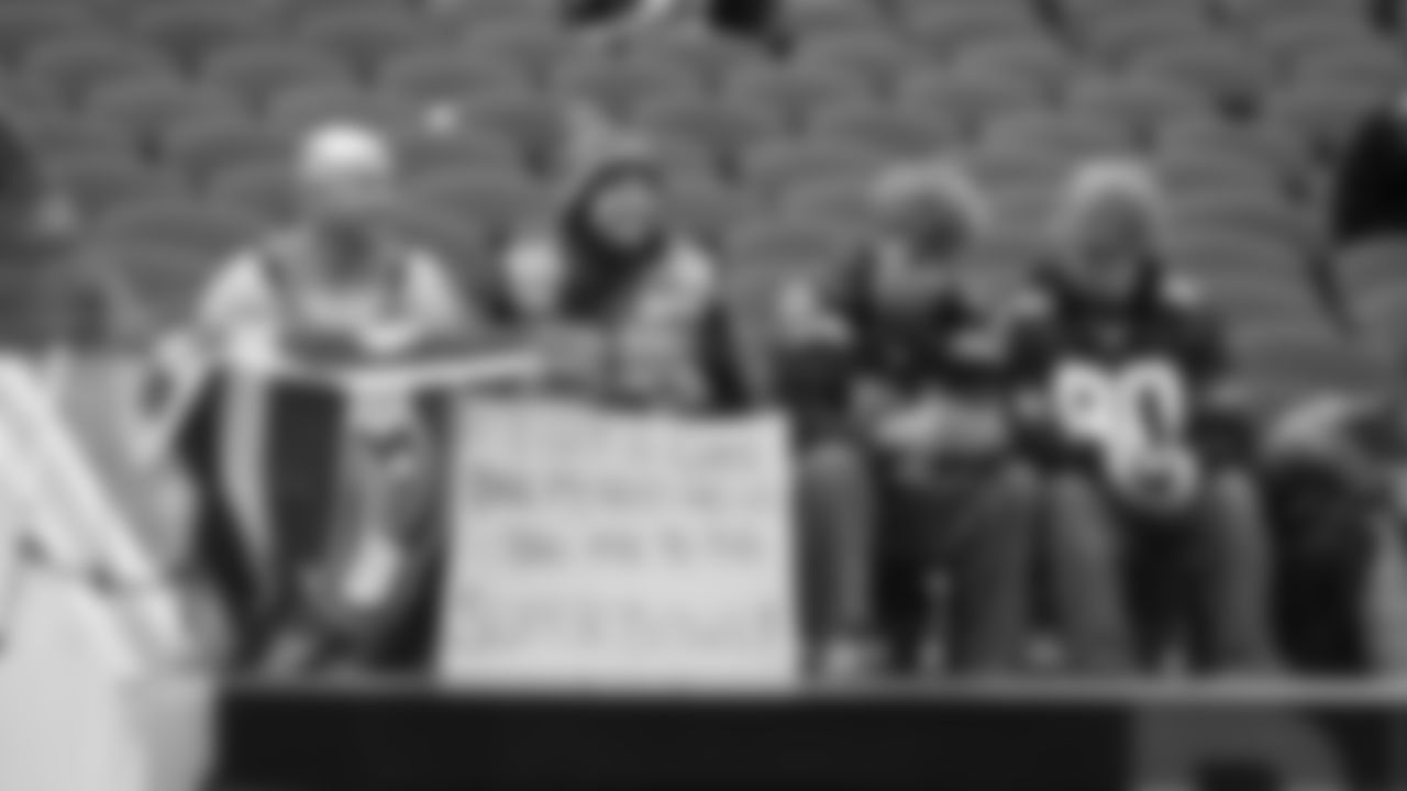 12s show up strong for Week 11 at the Rams on November 16, 2025