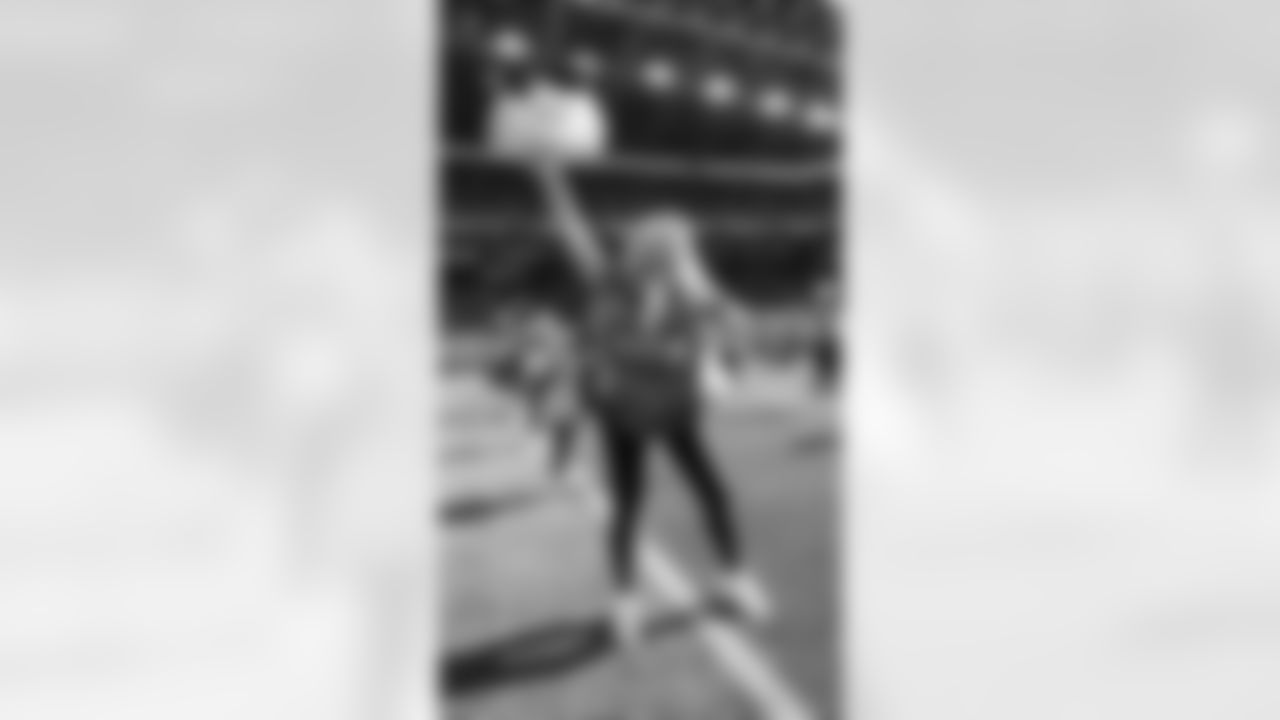 On Saturday, October 5th, Sea Gals/Seahawks Dancers alumni performed at Lumen Field.