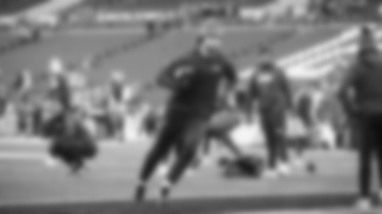 Seahawks tight end AJ Barner (88) warms up at Lumen Field for the Week 13 matchup vs. the Minnesota Vikings.