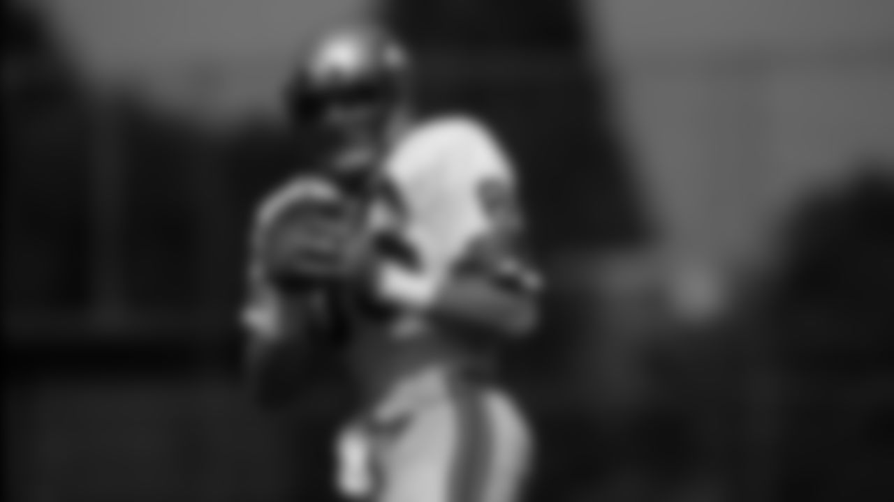 The Seahawks drafted Wabash tight end Pete Metzelaars with the 75th overall pick in the 3rd round of the 1982 NFL Draft.