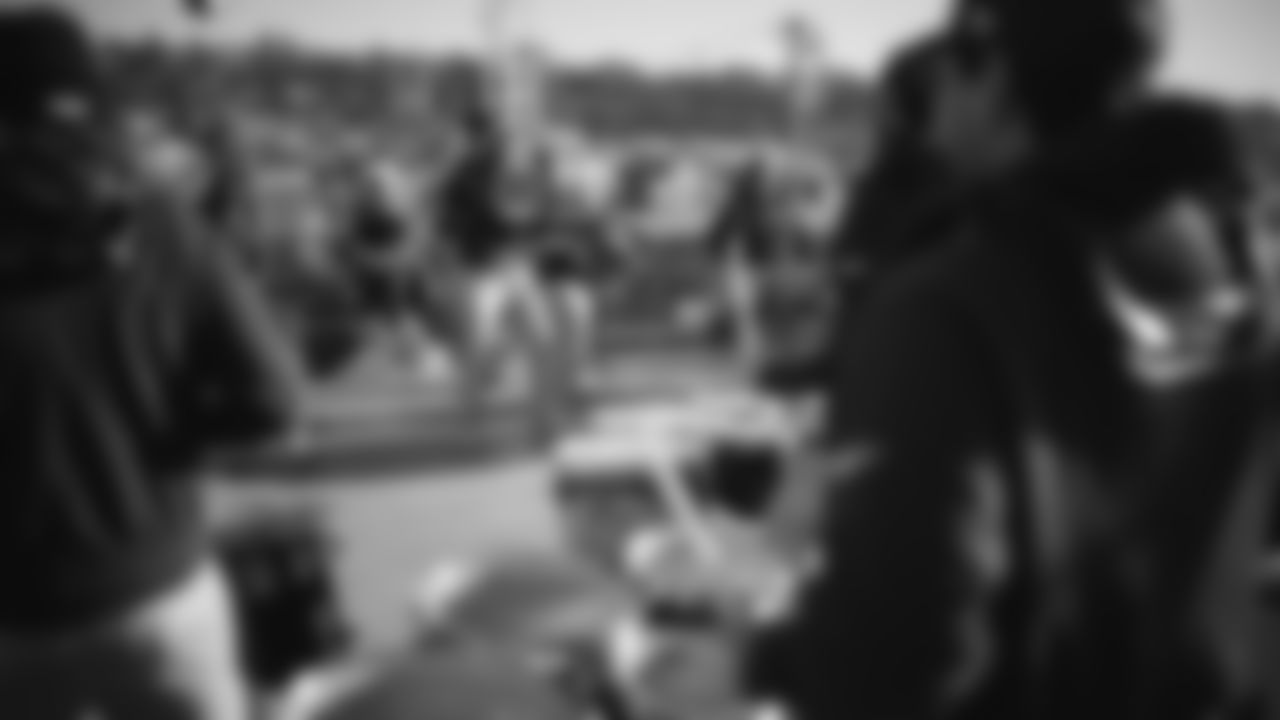 12s turned out for the Blue Friday Fan Rally, Friday, January 23 ahead of the NFC Championship game. The Seahawks ChampionSHIP cruised across Lake Washington and Lake Union, ending at Lake Union Park for the Fan Rally, featuring Seahawks Dancers, Legends, Blue Thunder and more.