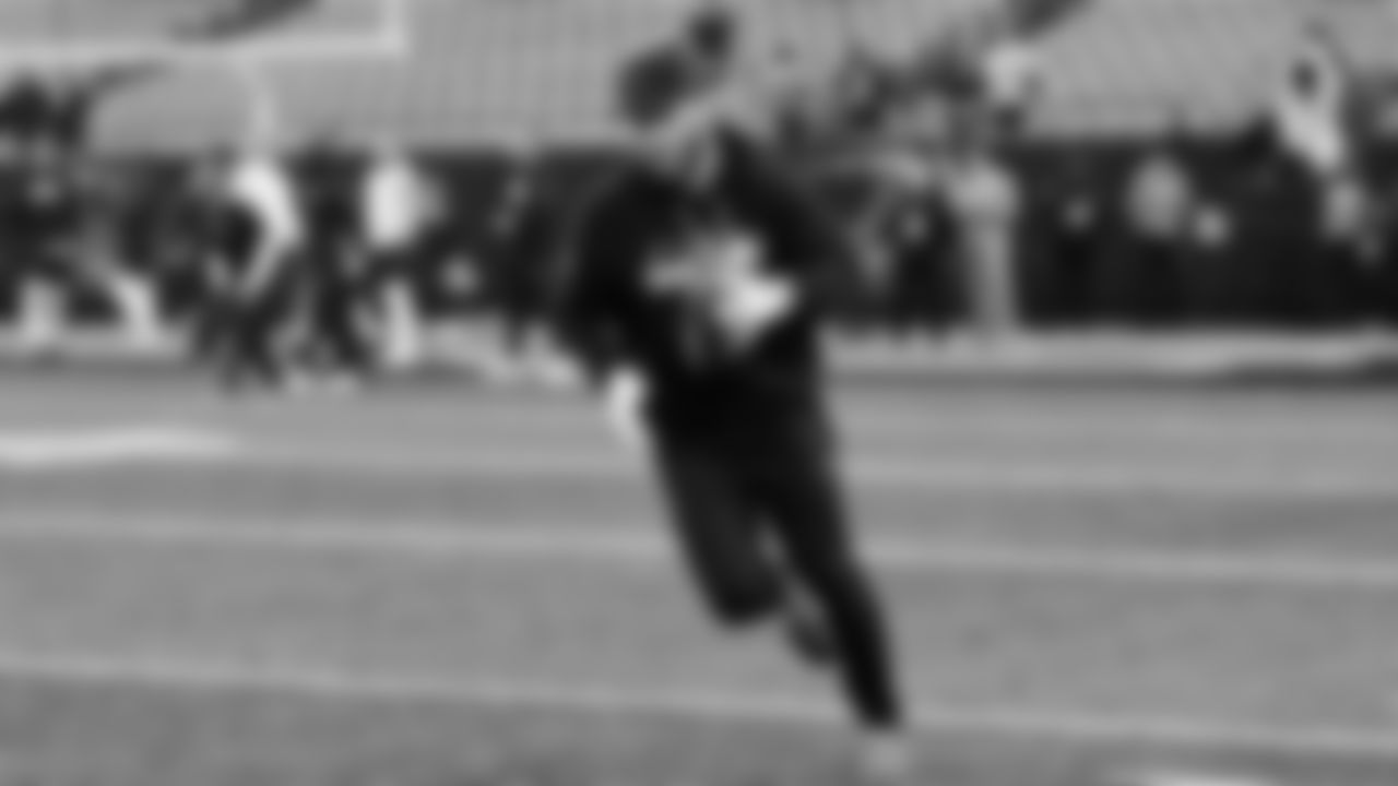 Seahawks wide receiver Cooper Kupp (10) warms up at Bank of America Stadium for the Week 17 matchup vs. Panthers on December 28, 2025.