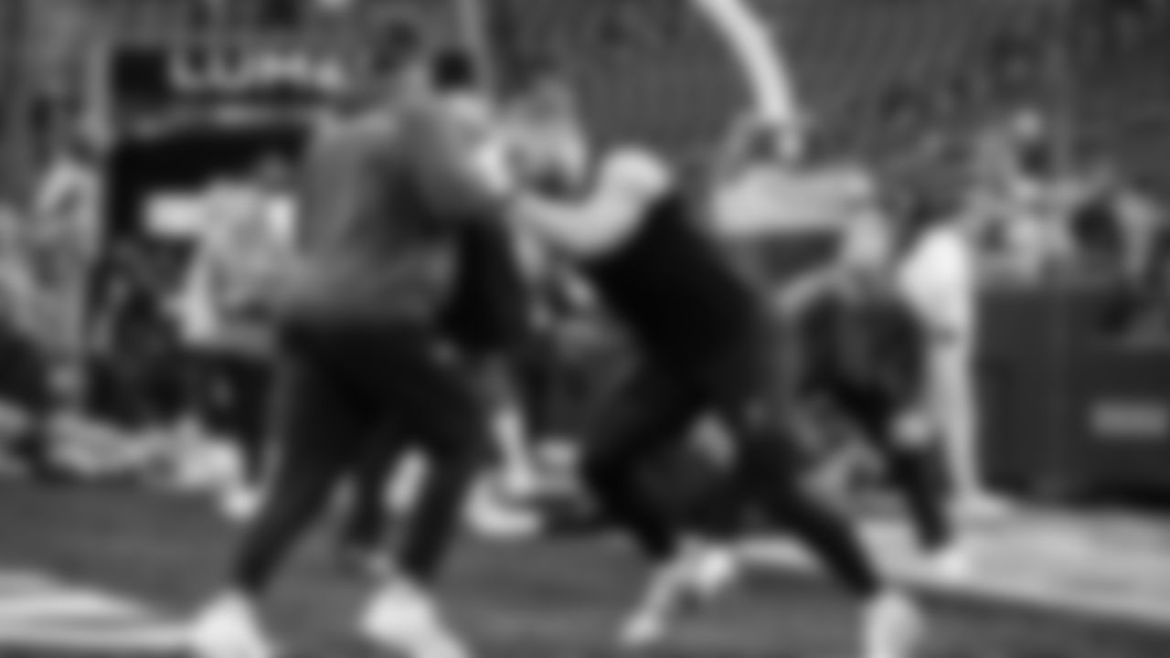 Seahawks tight end Nick Kallerup (89) warms up at Lumen Field for the Week 10 matchup vs. the Arizona Cardinals.