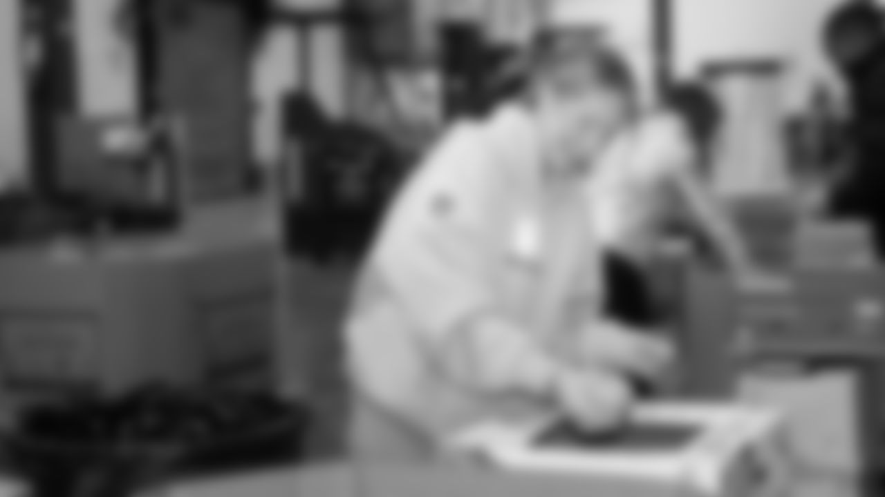 Seahawks Legend Bryan Walters, Dancers, Blitz and volunteers helped sort 4,800 pounds of action green apples at the Food Lifeline distribution center on January 22, 2026.