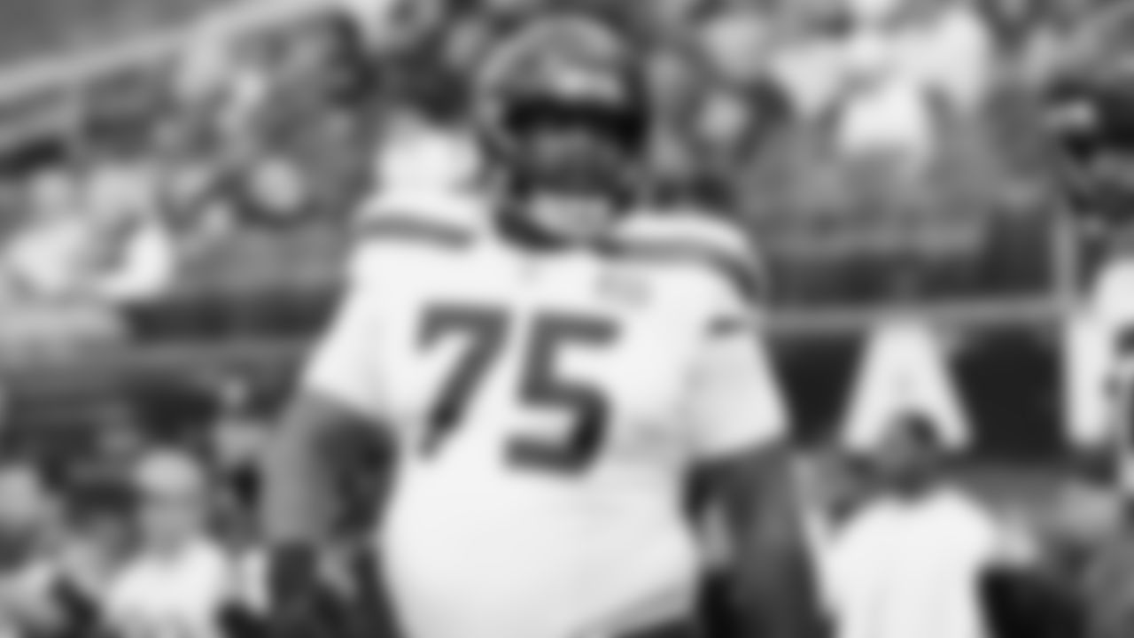 Seahawks guard Anthony Bradford (75) during pregame warmups at SoFi Stadium for the Week 11 matchup at the L.A. Rams.