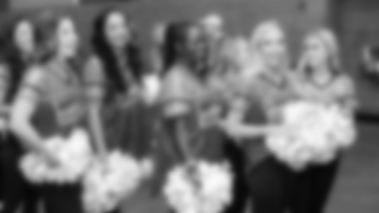 On Saturday, October 5th, Sea Gals/Seahawks Dancers alumni performed at Lumen Field.