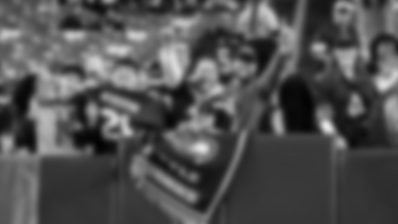 The 12s show up strong, traveling across the country for week 9 at the Commanders on Nov 2, 2025