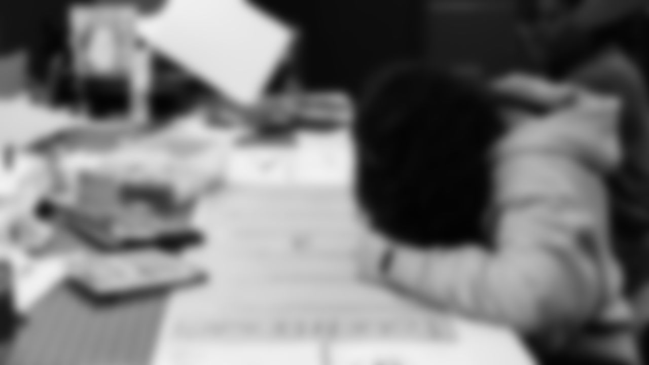 Seahawks Legend Garry Gilliam and Seahawks Dancers surprised teens at the Lake Hills Boys & Girls Club for a fun afternoon of Seahawks activities and crafting. One lucky winner also went home with two tickets to the Divisional Playoff game!