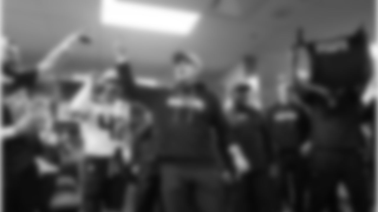 Head coach Mike Macdonald talks to his team after they won the NFC West with a Week 18 win over the 49ers on the road.