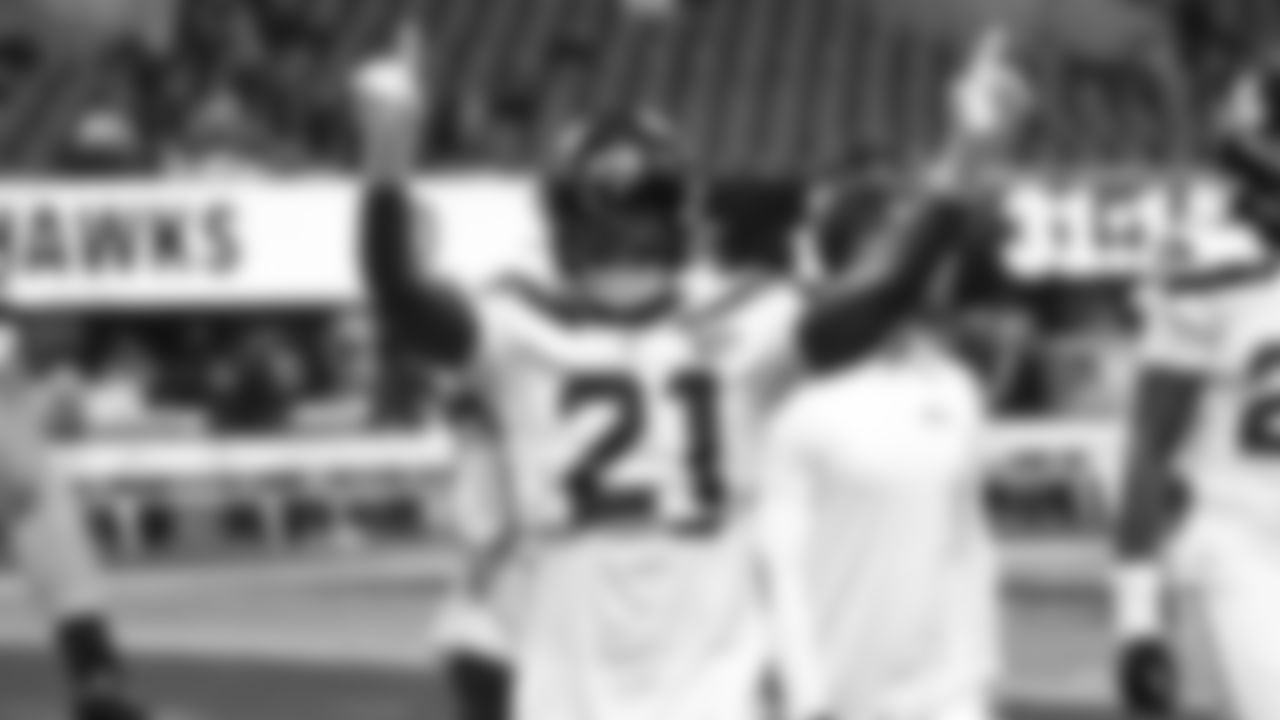 Seahawks cornerback Devon Witherspoon (21) warms up at Mercedes-Benz Stadium for the Week 14 matchup vs. the Atlanta Falcons.