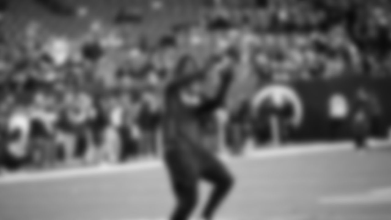 Seahawks cornerback Devon Witherspoon (21) warms up at Northwest Stadium for the Sunday Night Football matchup at the Washington Commanders in Week 9.