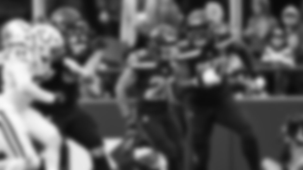 Seahawks tackle Charles Cross (67) vs. the Indianapolis Colts in Week 15.