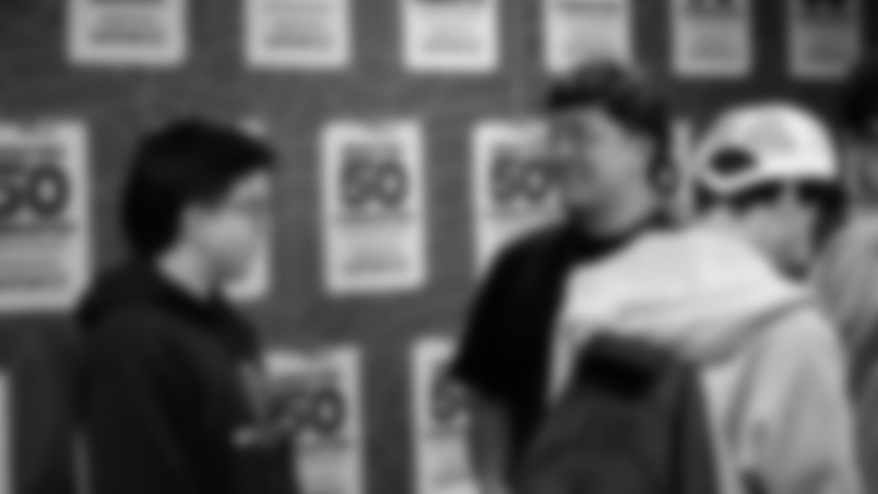 Seahawks Legend Garry Gilliam and Seahawks Dancers surprised teens at the Lake Hills Boys & Girls Club for a fun afternoon of Seahawks activities and crafting. One lucky winner also went home with two tickets to the Divisional Playoff game!