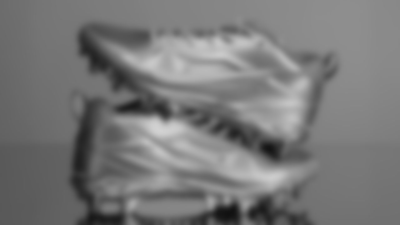 Seahawks linebacker Uchenna Nwosu (7) - Uchenna Nwosu Foundation