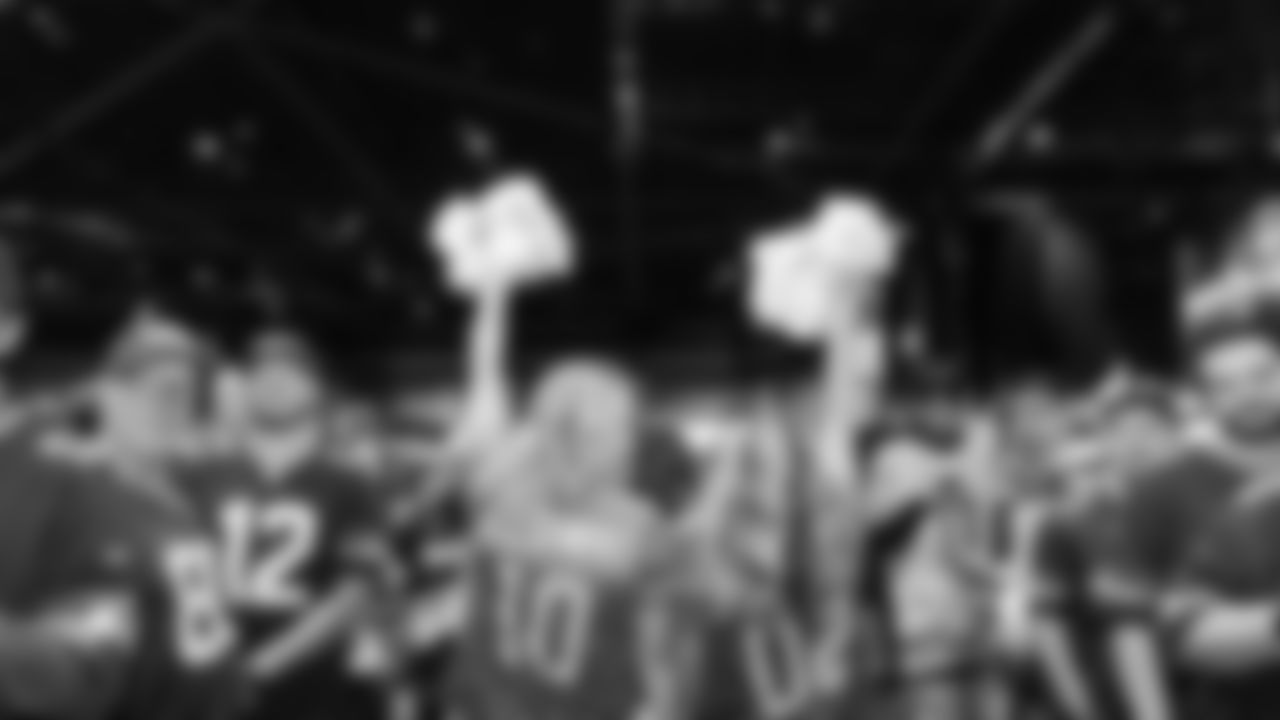 On Saturday, October 5th, Sea Gals/Seahawks Dancers alumni performed at Lumen Field.