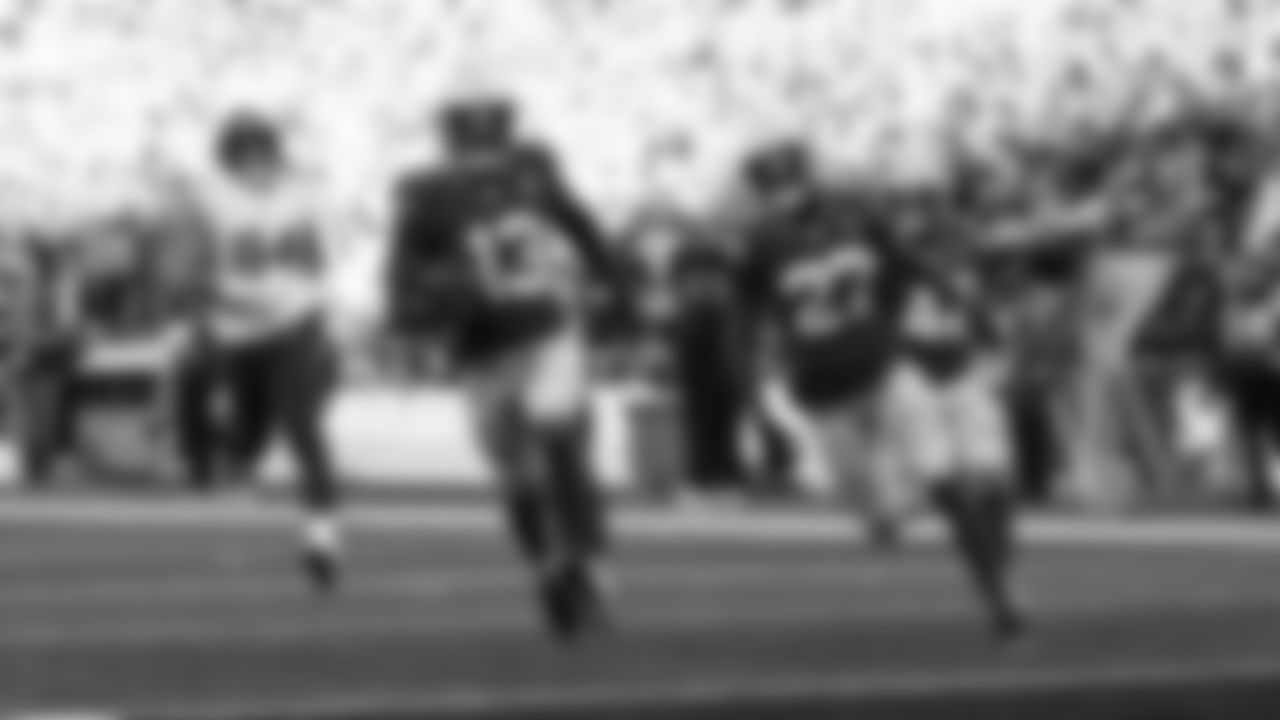 Seahawks linebacker Ernest Jones IV (13) vs. the Minnesota Vikings in Week 13.