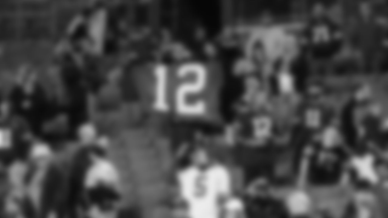 The 12s show up strong, traveling across the country for week 9 at the Commanders on Nov 2, 2025