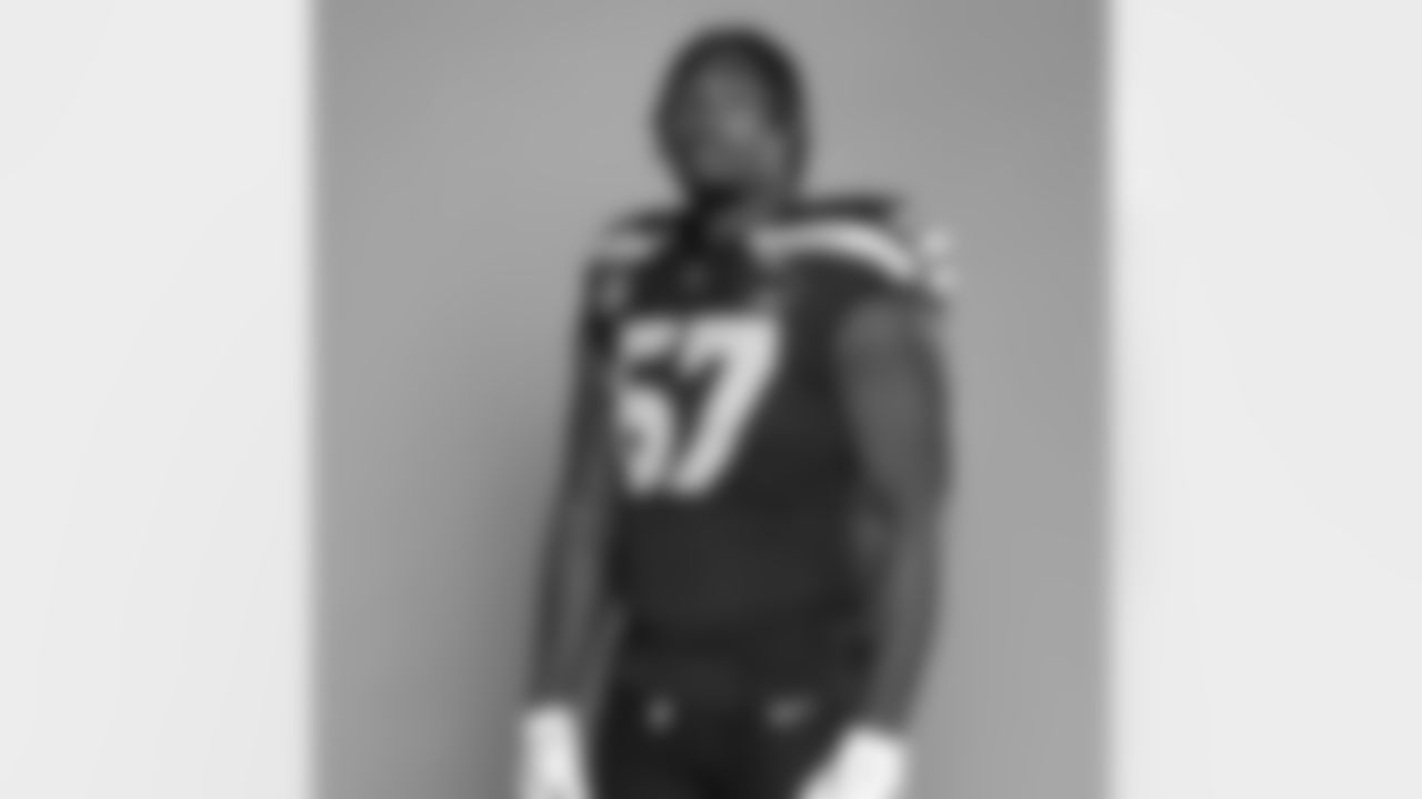 Seahawks tackle Charles Cross (67).