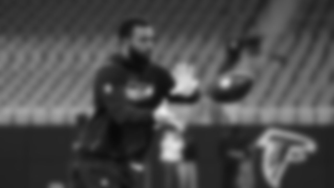 Seahawks safety Julian Love (20) warms up at Mercedes-Benz Stadium for the Week 14 matchup vs. the Atlanta Falcons.