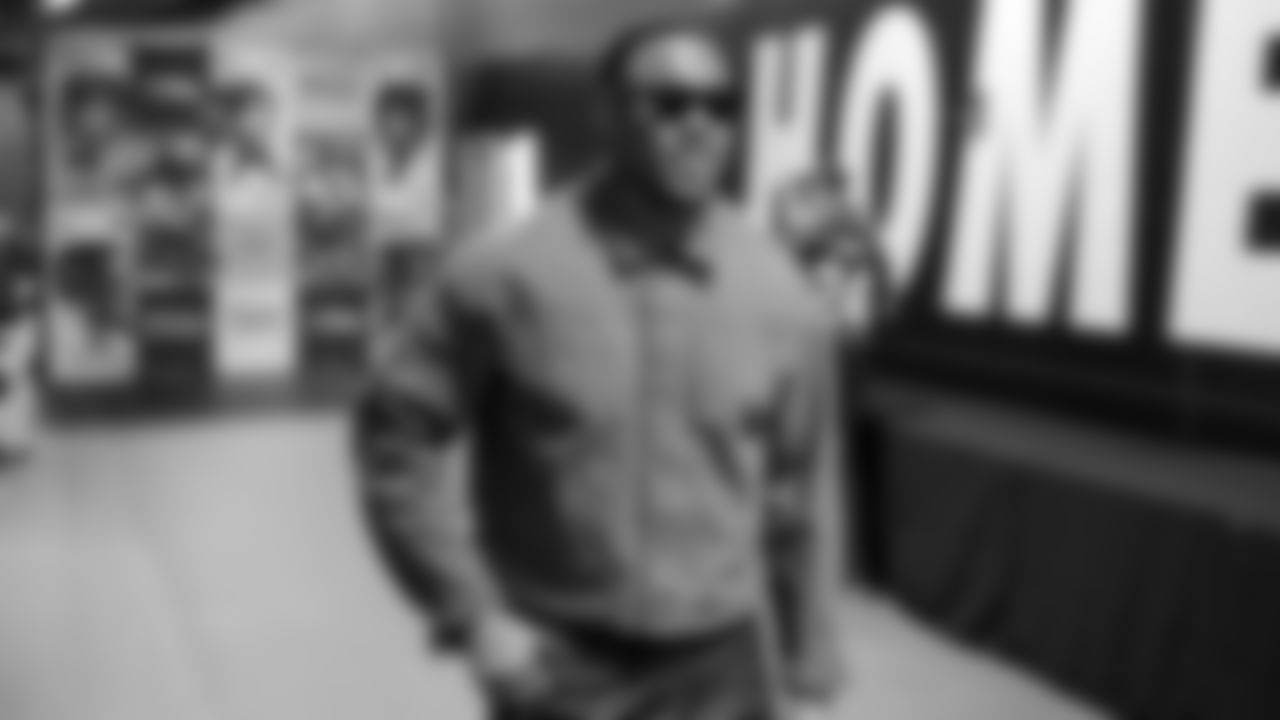 Seahawks linebacker Uchenna Nwosu (7) arrives at Lumen Field for the Week 10 matchup vs. the Arizona Cardinals.