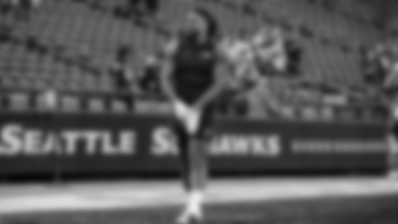 Seahawks defensive end Leonard Williams (99) warms up at Lumen Field for the Week 10 matchup vs. the Arizona Cardinals.