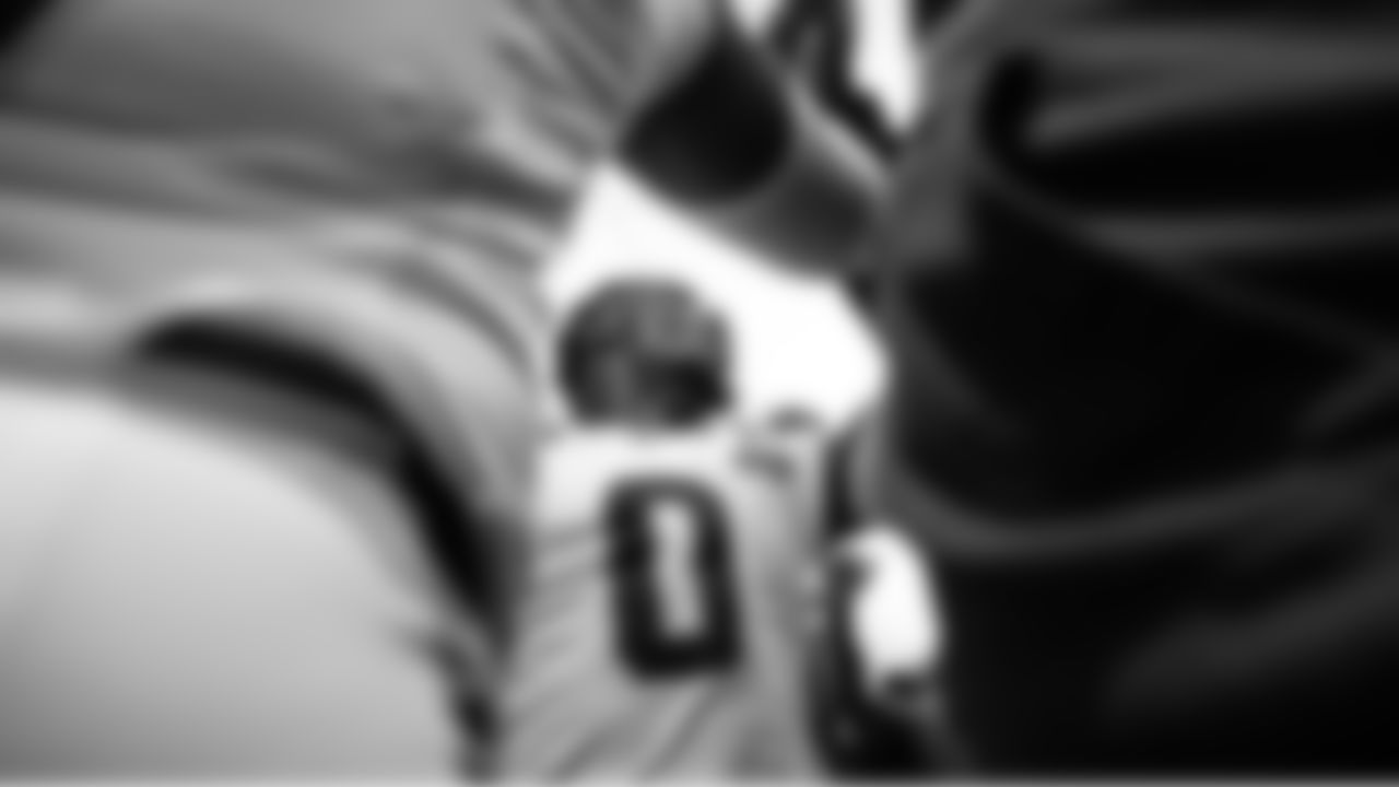 Seahawks linebacker DeMarcus Lawrence brings the team together in the locker room before the game.