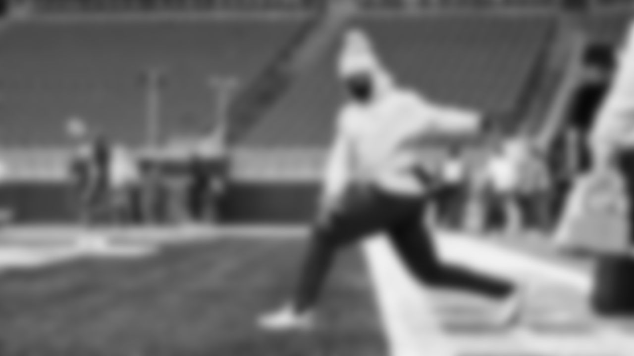 Seahawks running back Kenneth Walker III (9) warms up at Lumen Field for the Week 16 matchup vs. the L.A. Rams.