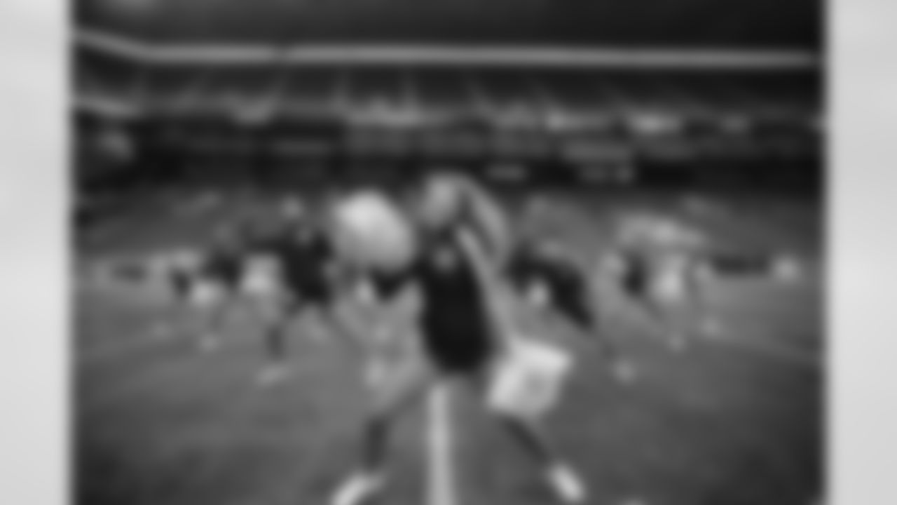 Take a behind the scenes look at the Seahawks Dancers preparing for the Seahawks' Week 3 matchup vs. the New Orleans Saints on Sunday, September 21st at Lumen Field. Presented by Chromatique.
