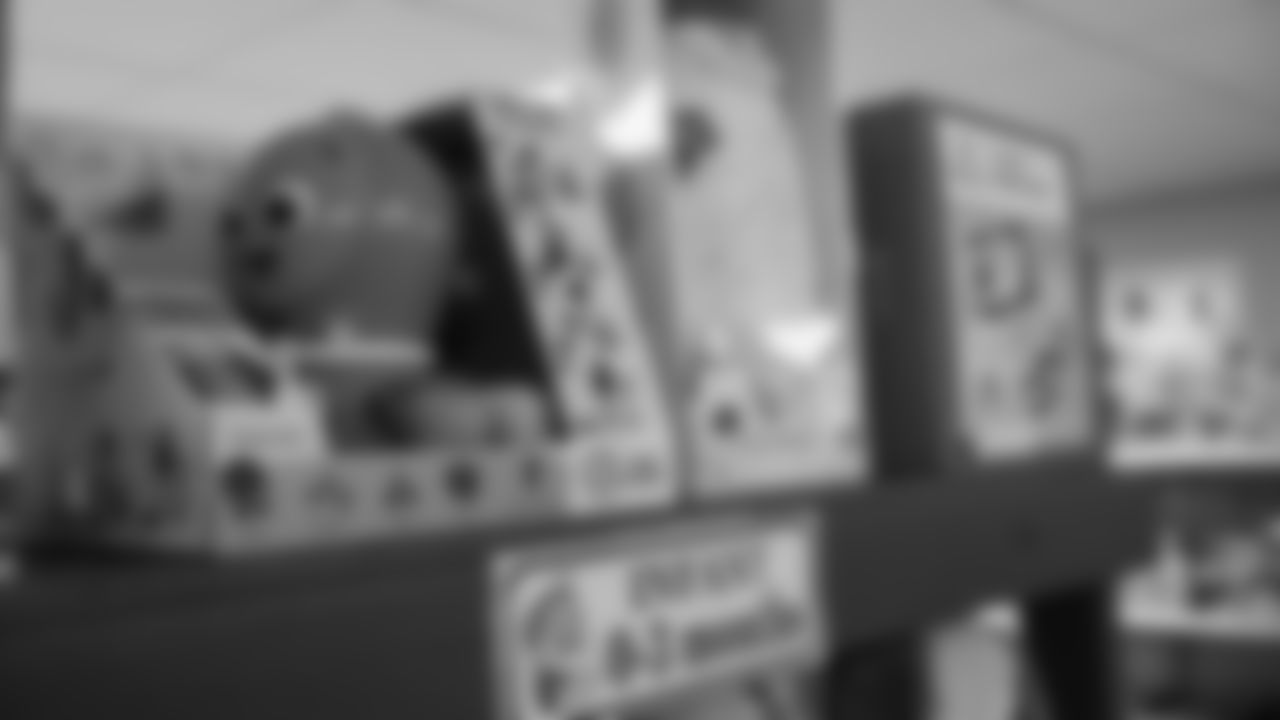 Seahawks Fullback Brady Russell, the Seahawks Dancers, and Blitz spent the day volunteering at Santa's Castle on Joint Base Lewis-McChord to celebrate the holidays and support service members and their families.