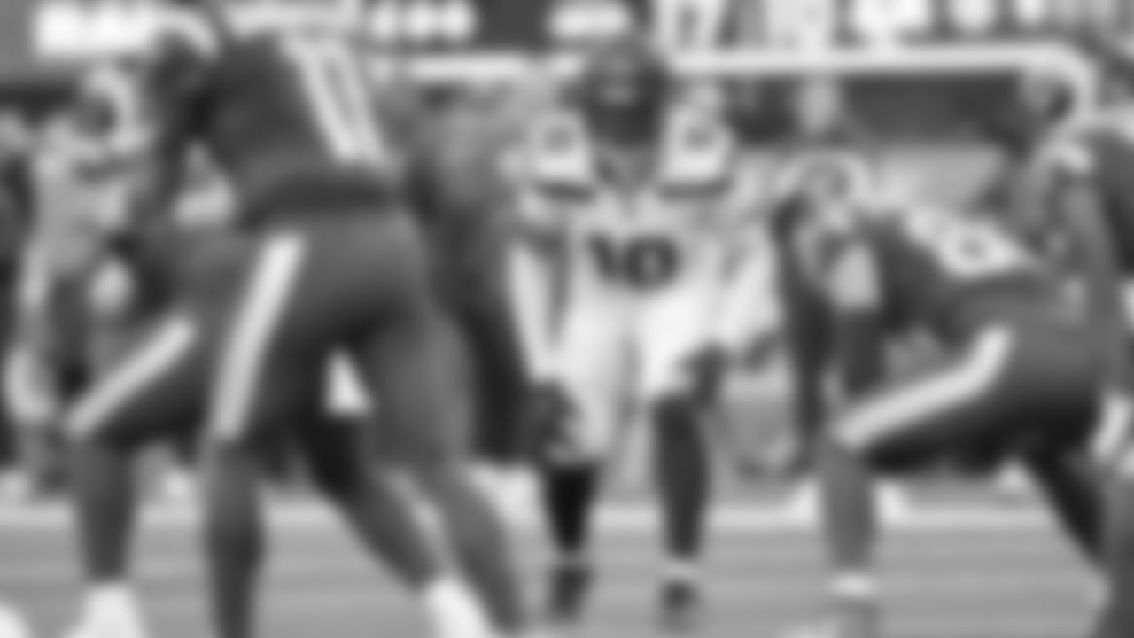 Seahawks linebacker Uchenna Nwosu (7)