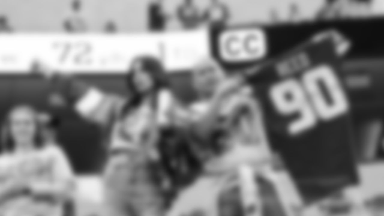 12s show up strong for Week 11 at the Rams on November 16, 2025