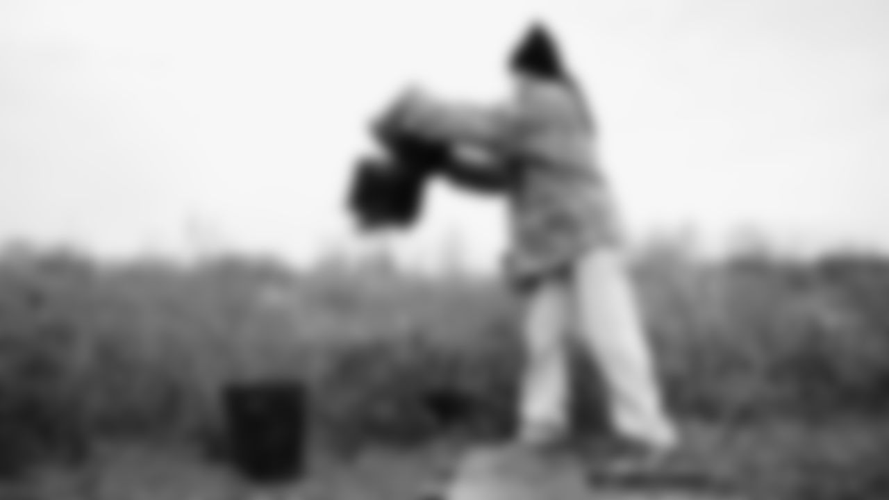 The Seahawks and Legend Norm Johnson spent the day volunteering at a farm in Snohomish County on January 8, 2026.