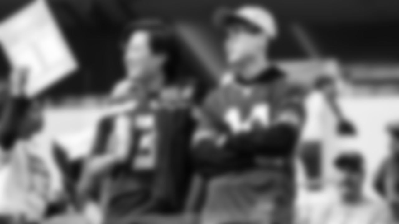 12s show up strong for Week 11 at the Rams on November 16, 2025