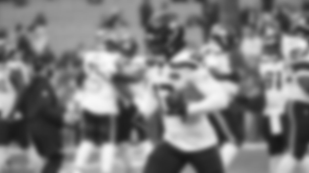 Seahawks linebacker Ernest Jones IV (13) warms up at Bank of America Stadium for the Week 17 matchup vs. Panthers on December 28, 2025.