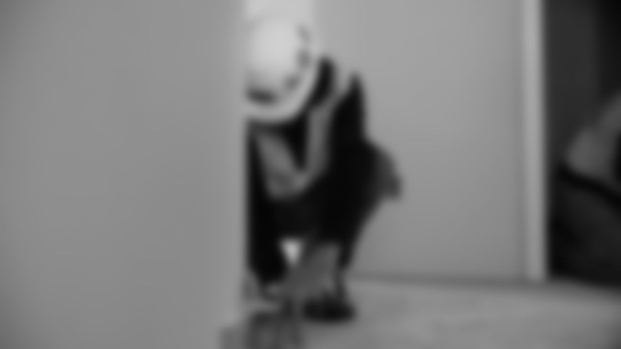 In recognition of Salute to Service Month, the Seahawks and Starbucks joined forces to learn, share, and build together to help provide affordable, stable housing to Veterans in our community.