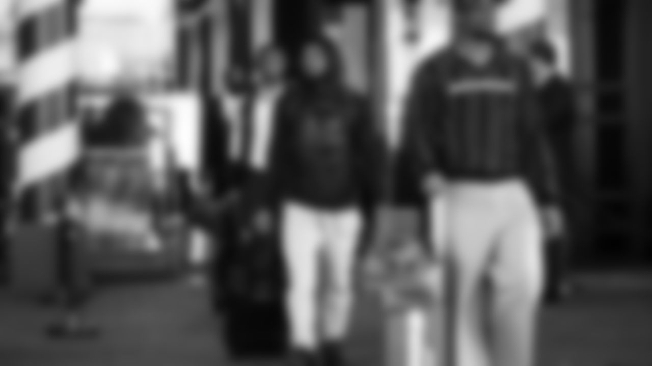 Seahawks cornerback Devon Witherspoon (21) departed the team hotel for the Week 12 matchup vs. the Titans at Nissan Stadium in Nashville, Tennessee.