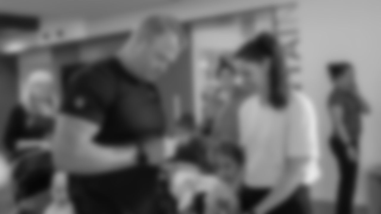 The Seahawks visited Ronald McDonald House BC & Yukon on Saturday, May 31, 2025 with Seahawks Legend Jon Ryan to assemble grab-and-go snack bags for the 73 families staying on-site prior to hosting a pizza party with games, photos, and more.