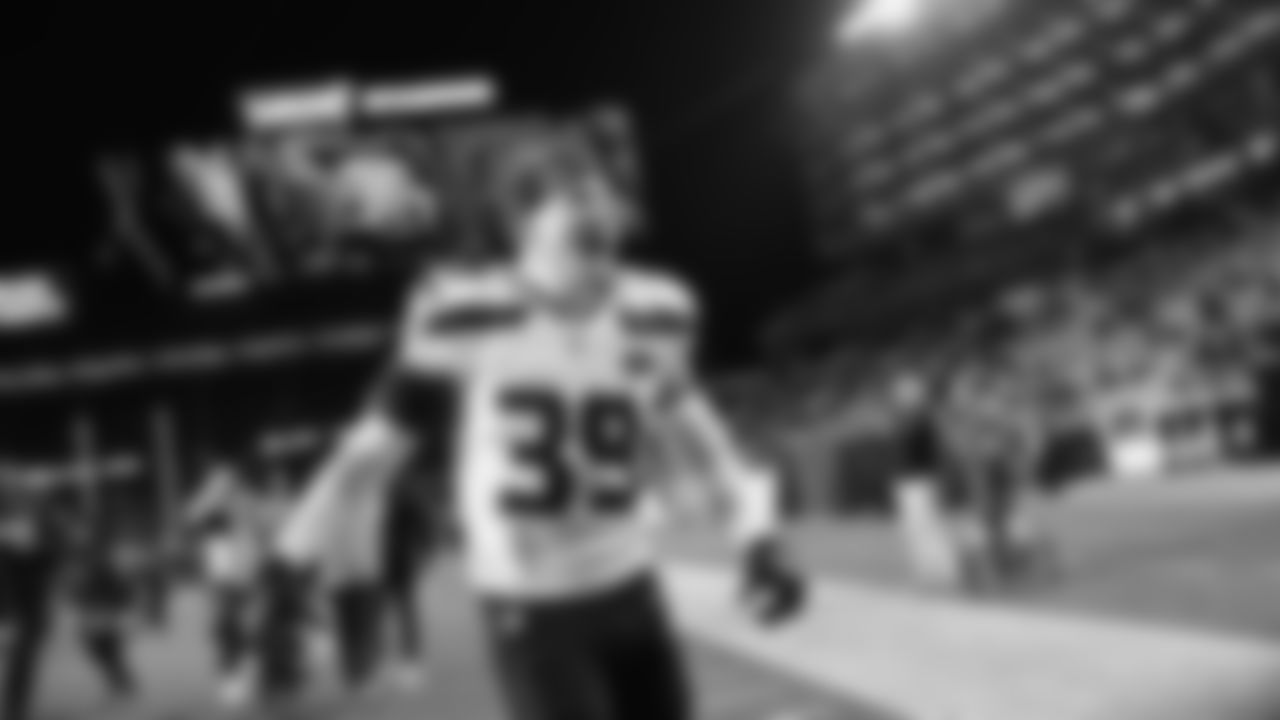 The Seahawks celebrated the win vs. the 49ers at Levi's Stadium in Week 18.