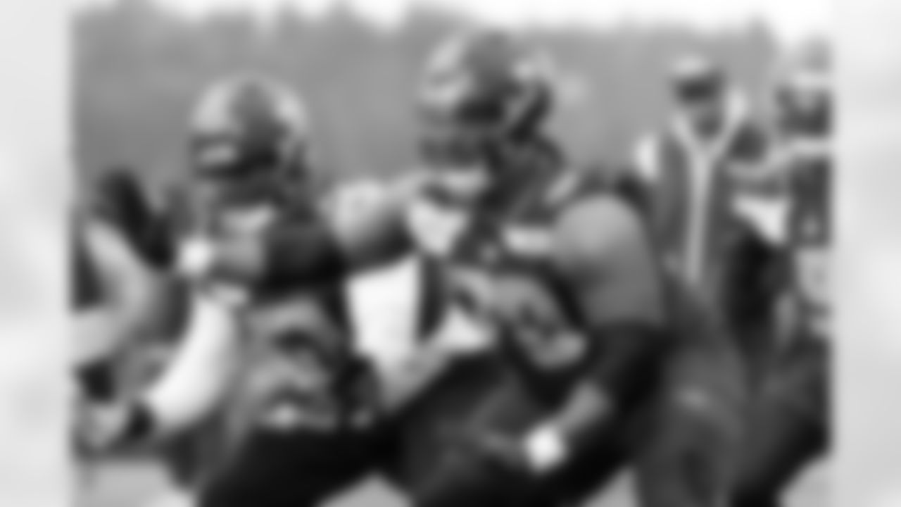 Seahawks guard Laken Tomlinson (70)