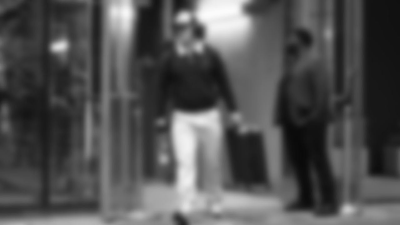 /Seahawks linebacker Drake Thomas (42) departed the team hotel for the Week 17 matchup vs. Panthers on December 28, 2025.