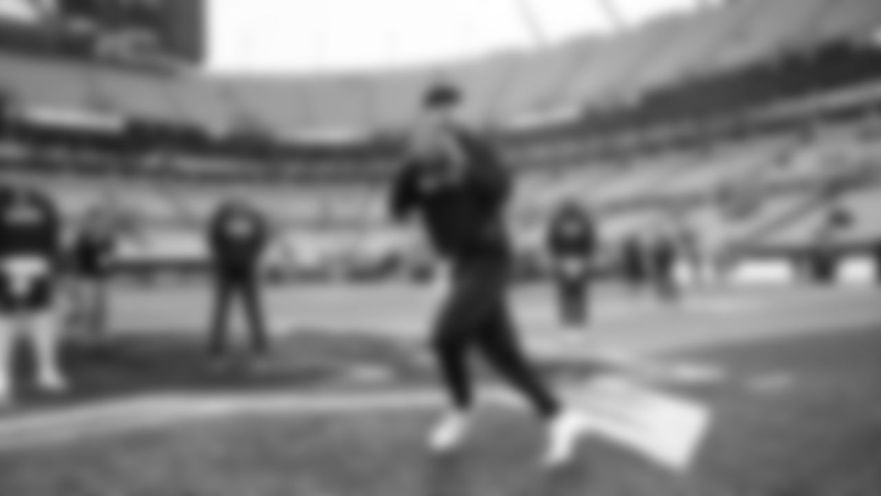 Seahawks quarterback Sam Darnold (14) warms up at Bank of America Stadium for the Week 17 matchup vs. Panthers on December 28, 2025.