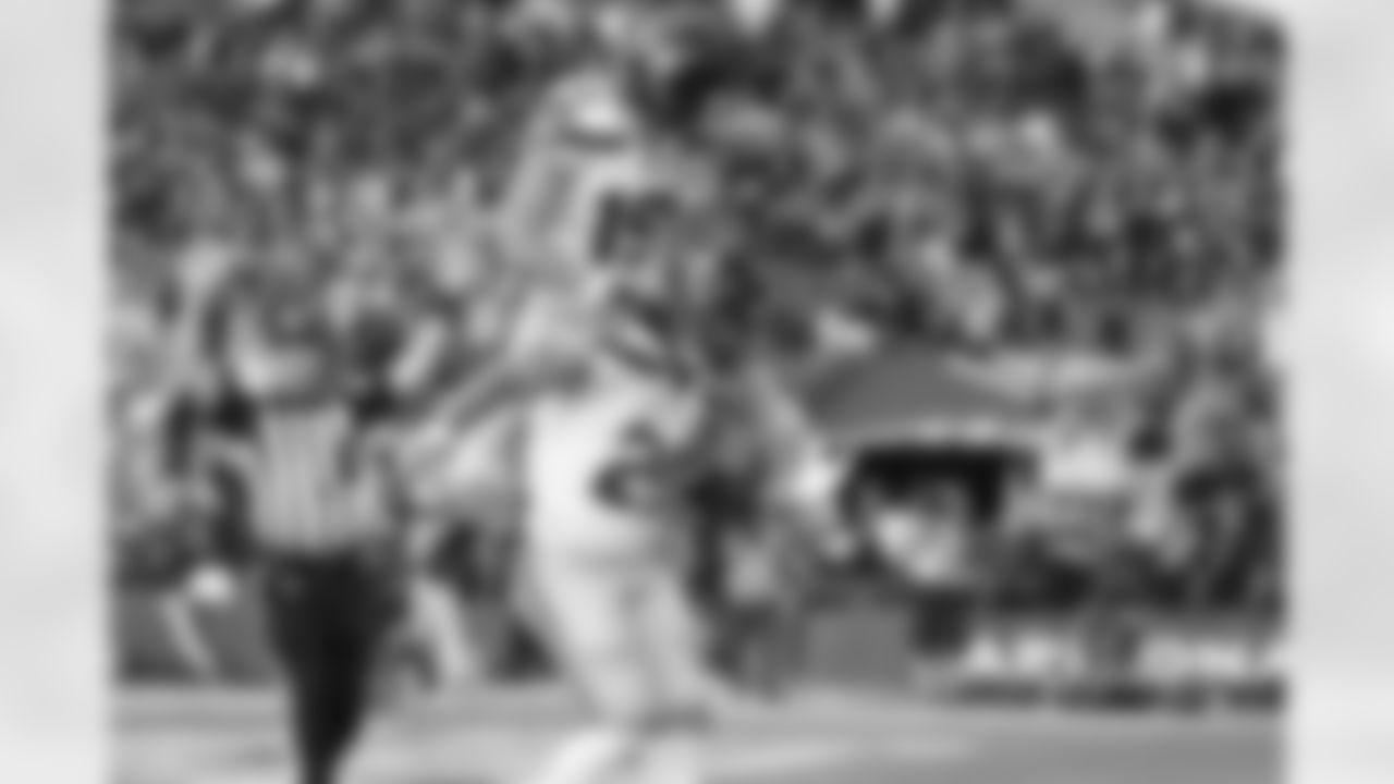 Seahawks running back Zach Charbonnet (26) at the Week 14 matchup against the Arizona Cardinals at State Farm Stadium on Sunday, December 8, 2024.