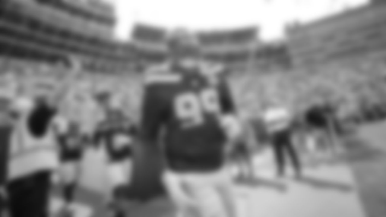 Seahawks defensive end Leonard Williams (99) warms up at Lambeau Field for the preseason Week 3 matchup vs. the Green Bay Packers.