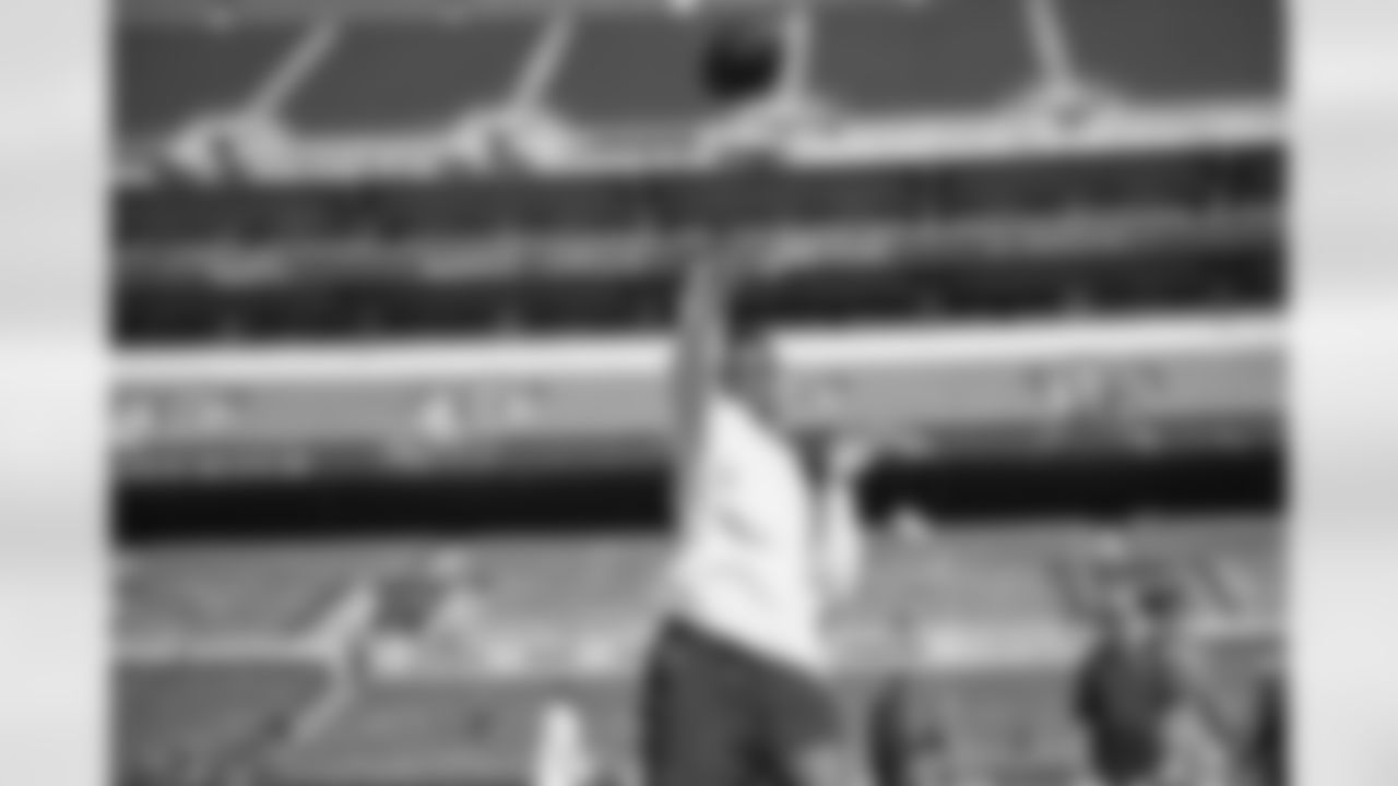 Seahawks quarterback Geno Smith (7) warms up for the upcoming matchup with the Ravens at M&T Bank Stadium on Sunday, November 5, 2023.