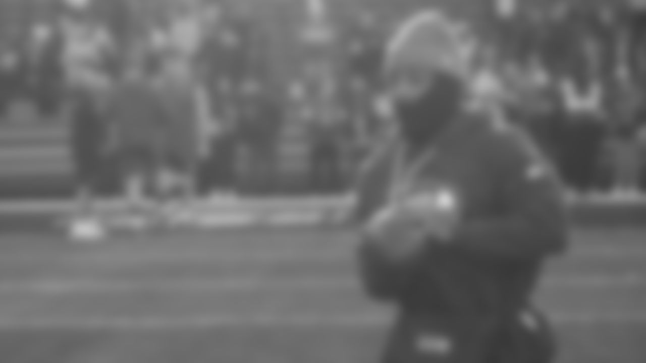 Seahawks safety Quandre Diggs (37) warms up at Lumen Field for the Week 13 matchup vs. the Minnesota Vikings.