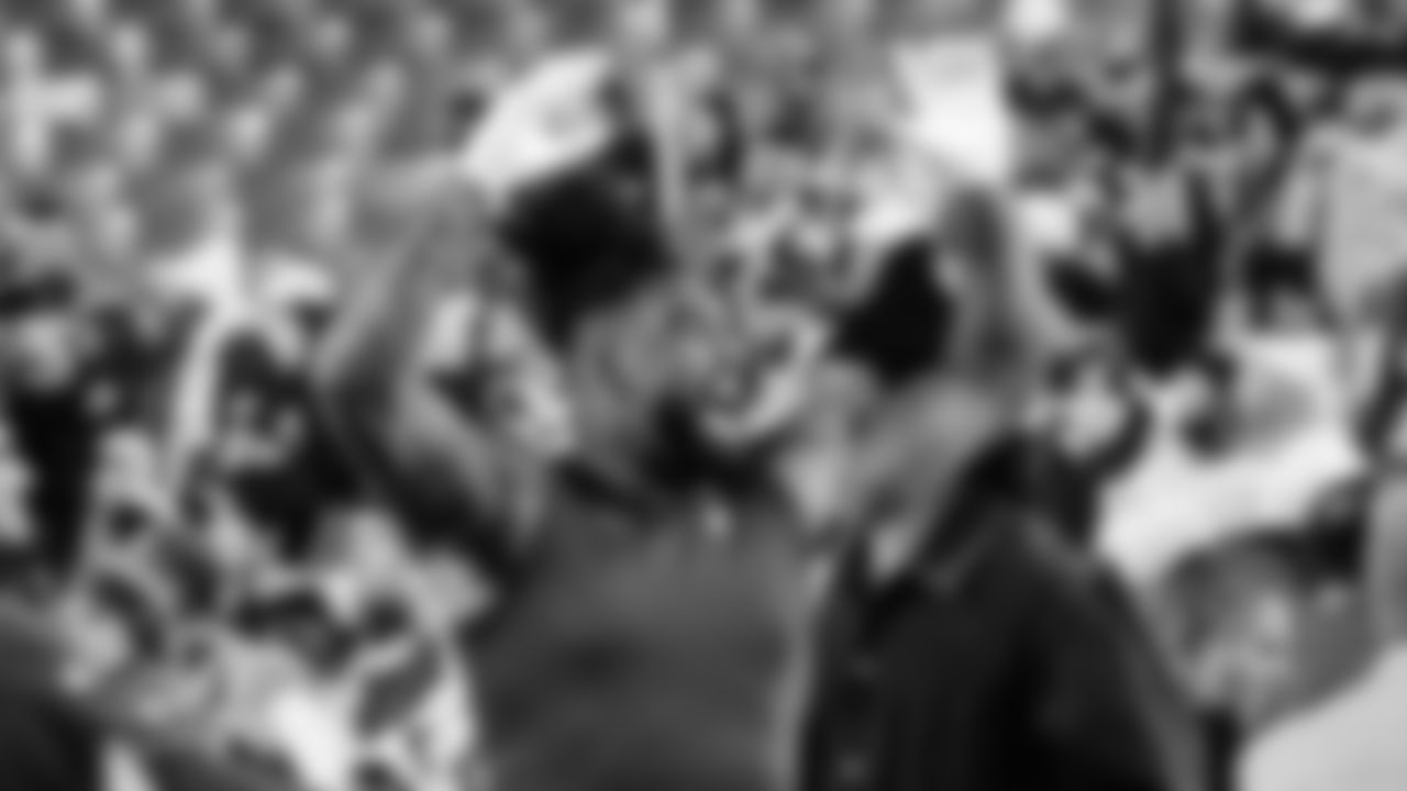 Seahawks defensive end Leonard Williams (99) warms up at Northwest Stadium for the Sunday Night Football matchup at the Washington Commanders in Week 9.