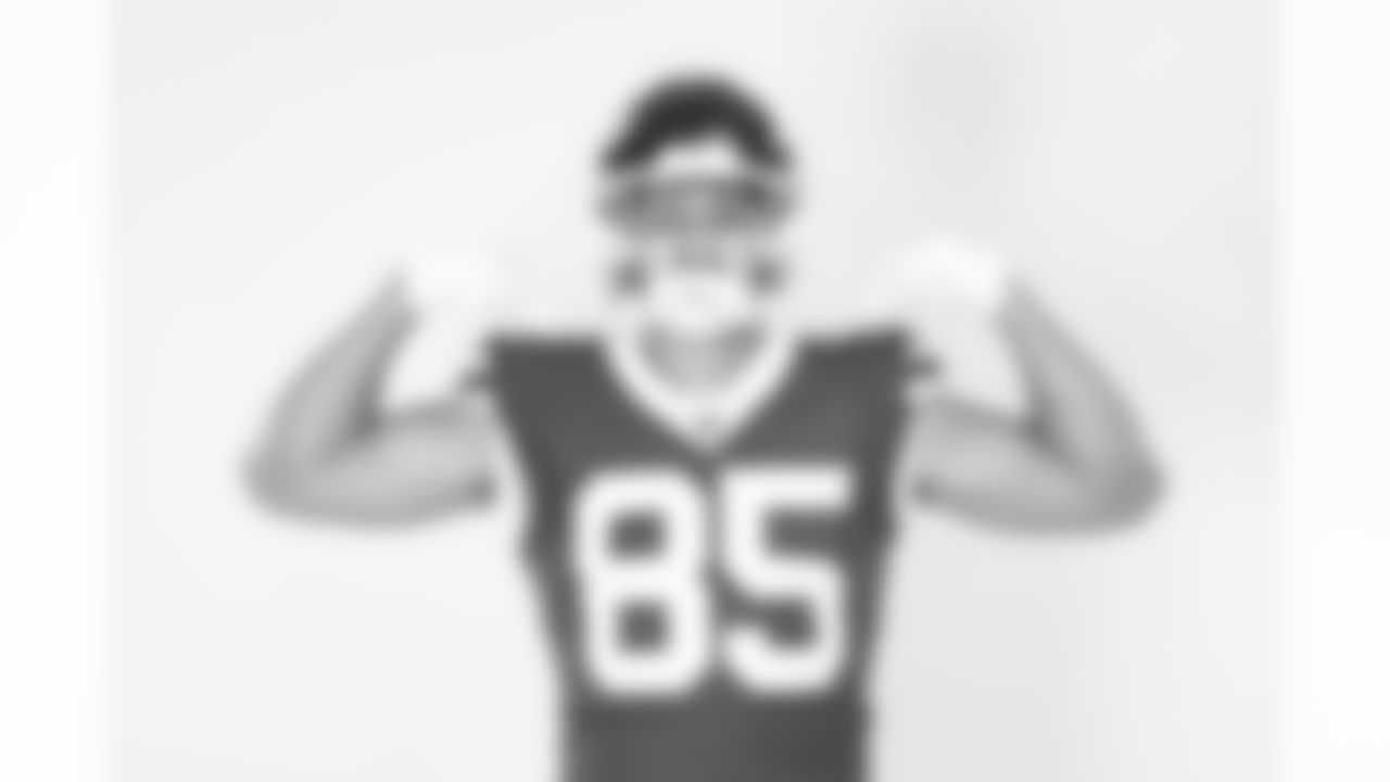 New York Jets tight end Mason Taylor (85) poses for a portrait during the NFLPA Rookie Premiere on Saturday, May 17, 2025 in Thousand Oaks, Calif. (Ben Liebenberg/NFL)